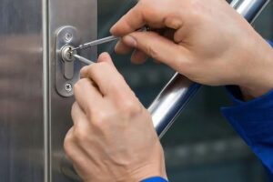 Residential and commercial locksmith services by servleader